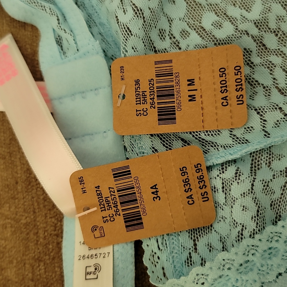 Victoria's Secret Lingerie Set - Picture 16 of 16